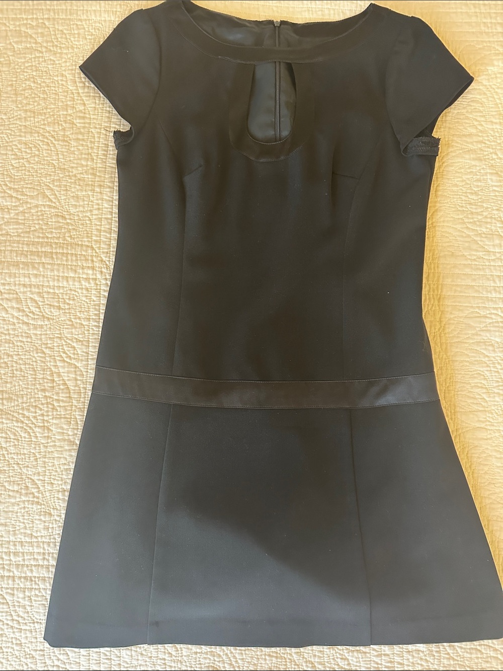 Nanette Lepore Classic Black Cap-Sleeve Shift Dress size 8